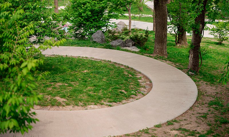 Curved garden walkway