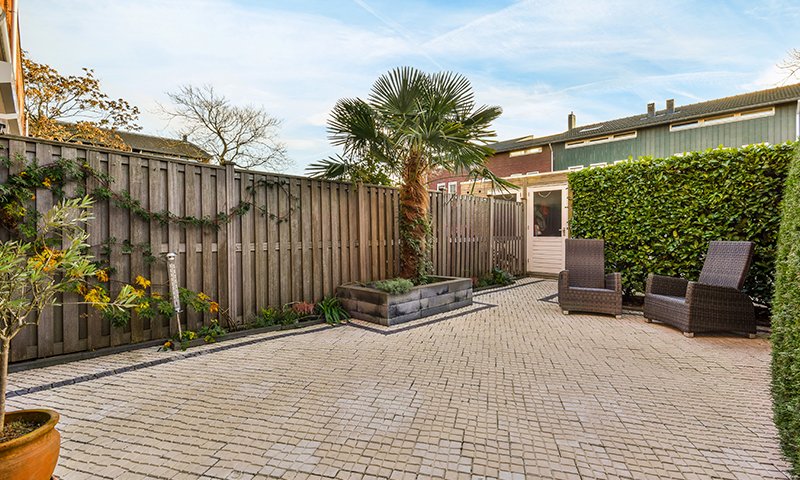 Hex-paver courtyard